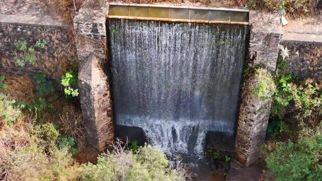 cascada de agua en parque  puente de calder&oacute;n en Zapotlanejo jalisco