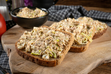 Sandwich with tuna paste and eggs.