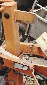 Hydraulic log splitter machine cutting firewood