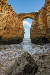 Fototapeta premium Praia dos Estudantes with roman bridge