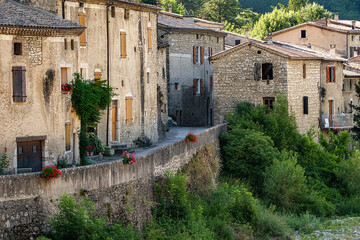 Paysage du Diois, Drôme : le village de Pontaix © Dominique VERNIER