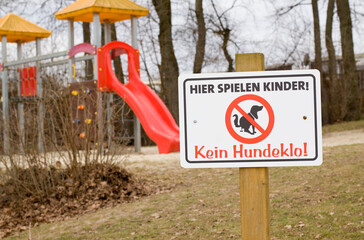 Spielplatz Hinweis Hundekot