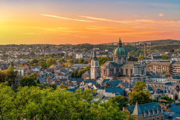 Obraz premium Panoramic Namur city view with Cathedral of Saint Aubain at sunset from Citadel, Namur, Belgium