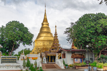 Fototapeta premium architectural element of the Wat Kaew don Tao Suchadaram, a temple in Lampang, Thailand