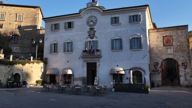 I vicoli del centro storico medievale di San Gemini, Terni, Umbria, Italia.
Passeggiando per la citt&agrave; di San Gemini, meta turistica di tranieri e italiani.
