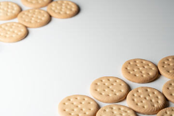 Flat lay of plain round crackers with copy space