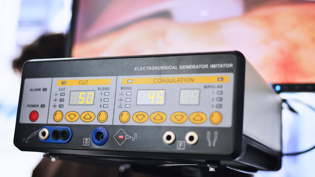 Training future doctors with electrosurgical simulator for advanced medical procedures