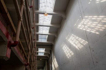 Obraz premium Light streaming through prison corridor ceiling