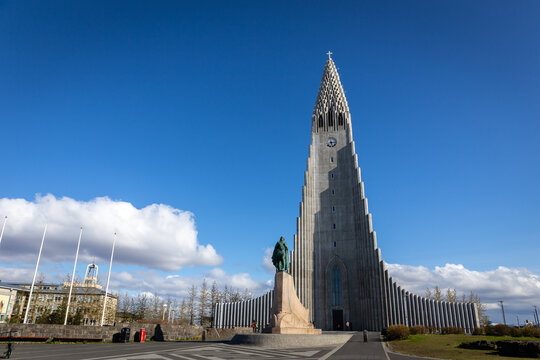 Reykjavik, Iceland, 14.05.22. Hallgrimskirkja church with Leif Erikson statue on Skolavorduholt hill in Reykjavik.