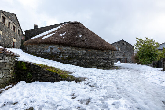 O cebreiro palloza and stone houses in winter snow