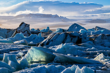 Layers of Snow and Ice on Brei&eth;amerkurj&ouml;kull and J&ouml;kuls&aacute;rl&oacute;n
