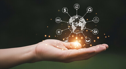 Symbole ESG lumineux tenu dans une main