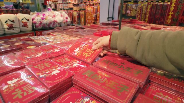Selecting New Year red envelope materials in the supermarket