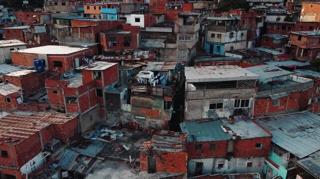 Barrio en Caracas Venezuela. Zona de gente pobre con viviendas en la monta&ntilde;a convertida en ciudad