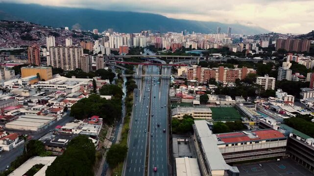 Hermosa vista de autopista en caracas venezuela 
