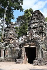 Exploring the ancient Khmer temples in the angkor wat cambodia area
