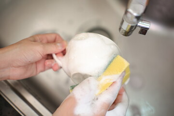 Wash the coffee cups, hand with coffee cup 