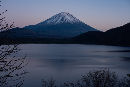 本栖湖」の写真素材 | 4,406件の無料イラスト画像 | Adobe Stock