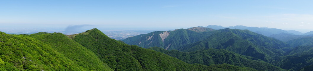 Obraz premium Lush Green Summits of the Suzuka Mountain Range in Summer, Mie, Japan