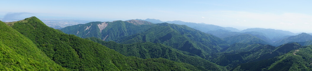 Obraz premium Lush Green Summits of the Suzuka Mountain Range in Summer, Mie, Japan