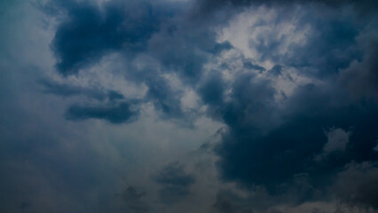 Obraz premium Cloud storm sky dark rain lightning thunder stormy typhoon nature light scene rainy atmosphere damage effect carbon dioxide dust air pollution 2.5 Pm, texture nature windstorm weather skyscape.