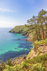 Obraz premium Eroding cliffs by the sea at a rocky shoreline