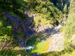 Landschaften der Bayerischen Voralpen - In Richtung Rotwandhaus, den enger werdenden Taleinschnitt , die ersten Gumpen und kleinen Wasserf&auml;lle des Pfanngrabens
