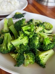 Stir-fried broccoli with oyster sauce