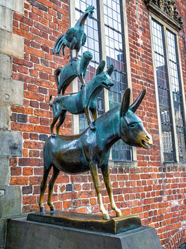 Bronzeskulptur die Bremer Stadtmusikanten am Rathaus, Hansestadt Bremen, Norddeutschland, Deutschland, Europa