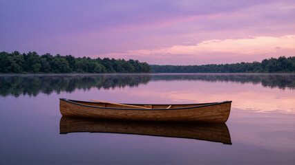 Obraz premium Canoe On Mirror Still Lake
