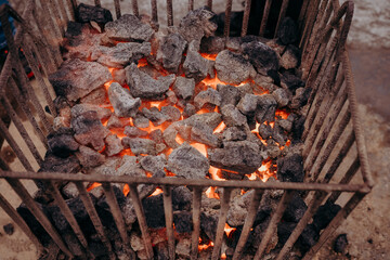 Węgiel palący się w koksowniku © rozentuzjazmowany