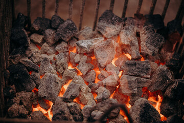 Węgiel rozżarzony do czerwoności