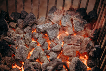Węgiel rozżarzony do czerwoności
