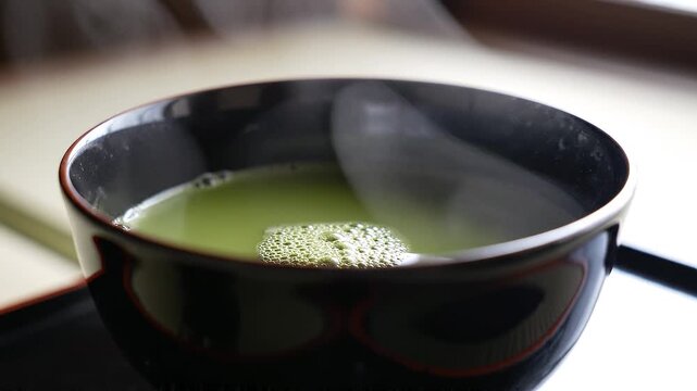 Zen Matcha with Gentle Ripples / 【4K】黒漆器の抹茶・穏やかな波紋と湯気・禅・ミニマル・茶道・和モダン・動画背景素材02