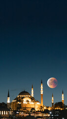 Obraz premium Suleymaniye Mosque and eclipsed moon. Ramadan concept vertical image