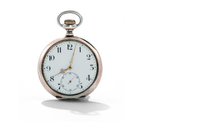 Antike Taschenuhr isoliert auf wei&szlig;em Hintergund