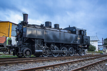 Obraz premium steam locomotive resting in the depot before performance
