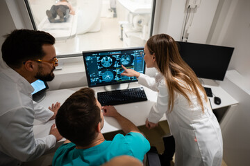 Doctors reviewing patient brain scan for diagnosis © Zoran Jesic