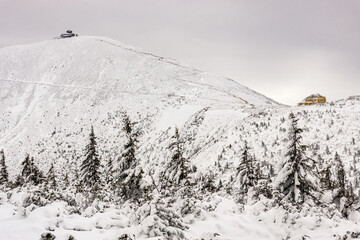 Karkonosze zimą z widokiem na Śnieżkę i schronisko Dom Śląski, polskie góry zimową porą. Dolny Śląsk, Karpacz © krzys ser