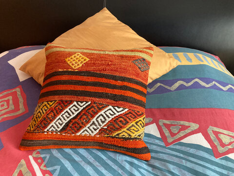 tejido kilim alfombra berebere marroqu&iacute; africano de marruecos coj&iacute;n cama dormitorio IMG_4305-as26