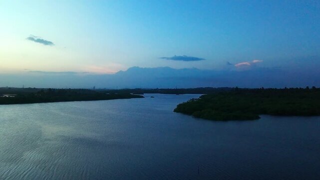 Voando em dire&ccedil;&atilde;o aos rios e mangues
