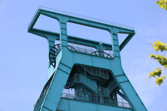Alter F&ouml;rderturm im Zentrum der Stadt Bochum im Ruhrgebiet	