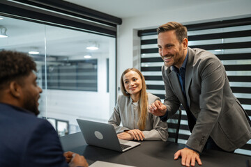 Fototapeta premium Business professionals collaborating in modern office meeting