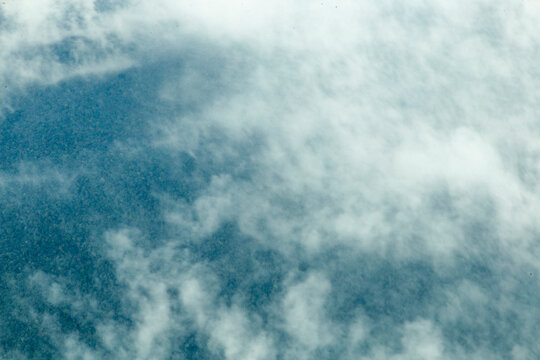 Vista a&eacute;rea da Amaz&ocirc;nia, com nuvens leves - regi&atilde;o de Barcelos - Amazonas - Brasil (2)