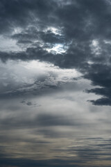 Obraz premium Stormy winter weather sky with patterns of dark and light clouds, as a moody nature background 