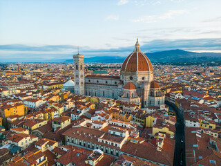 Fototapeta premium Aerial view of Florence featuring the Cathedral of Santa Maria del Fiore with Brunelleschi Dome rising above the historic city center in Tuscany, Italy