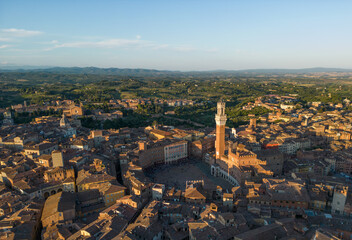 Obraz premium Aerial view of Siena Piazza del Campo featuring Torre del Mangia surrounded by medieval buildings in Tuscany, Italy