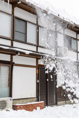 屋根の雪降ろし