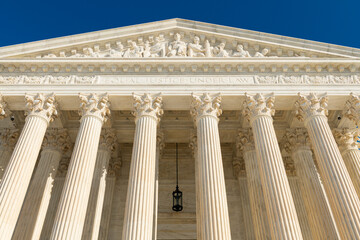 Fototapeta premium Supreme court courthouse in washington dc. Supreme court building under clear sky. Supreme court landmark of civic system. Supreme court symbol of federal democracy.