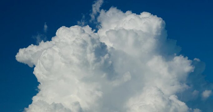 Timelapse blue sky with clouds